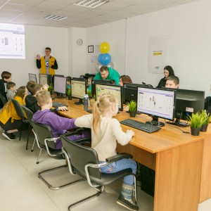 Новый класс в развлекательном центре города Томска! Скоро открытие! - КИБЕРшкола программирования для детей, компьютерные курсы для школьников, начинающих и подростков - KIBERone г. Югорск